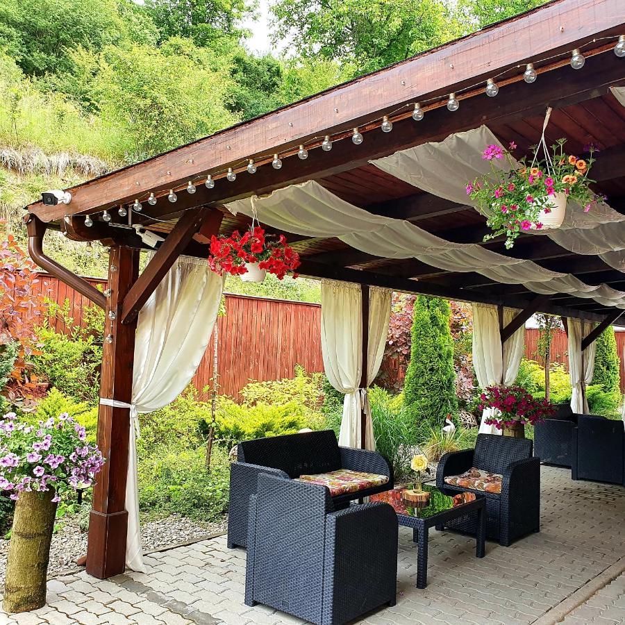 Hotel Dennis Mediaş Exteriör bild