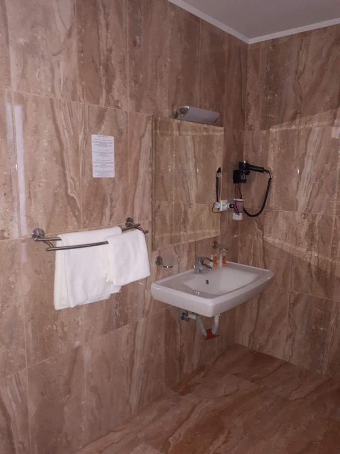 Hotel Dennis Mediaş Exteriör bild